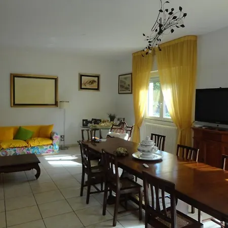 Апартаменты La Casa Di Flora Лорето-Апрутино